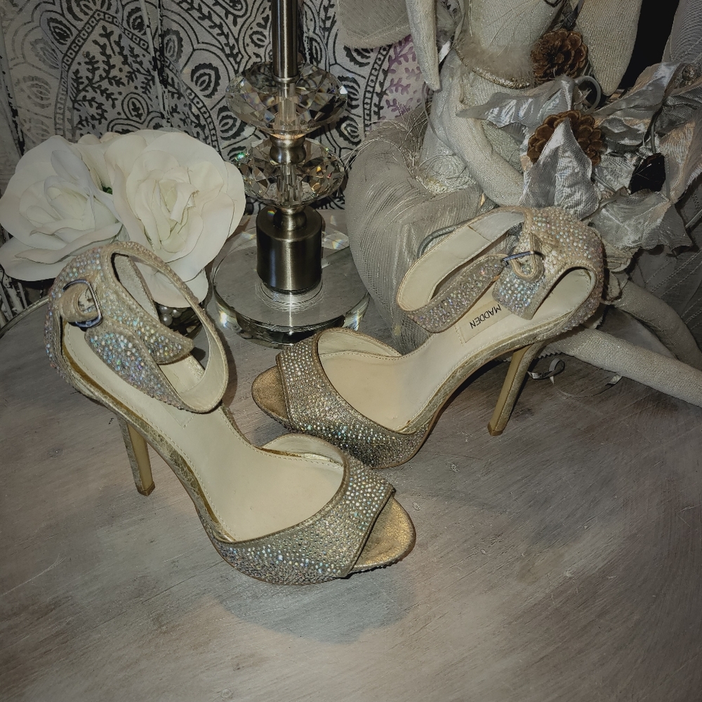 Shoes - Picture 2 of 3